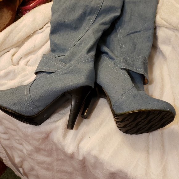 Boots - Picture 3 of 6